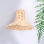 Petit abat-jour rotin pour lampe sur pied​
