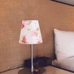 Abat jour fleuri rose​