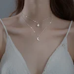 Collier Argent avec Pendentif Lune Élégant et Raffiné