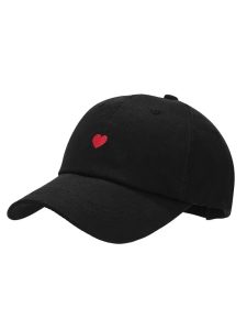 Casquette brodée cœur ajustable – Élégance et confort femme