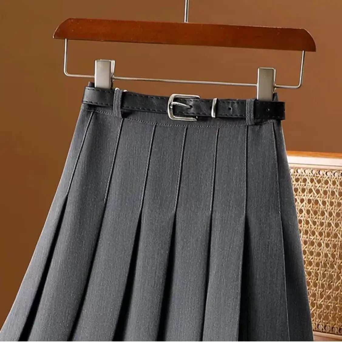 Jupe longue plissée femme moderne – Ceinturée, toutes occasions – Image 4