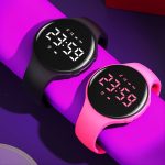 Montre enfant suivi activité réveil silencieux autonomie 25 jours