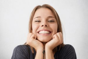 Prothèse dentaire personnalisable pour sourire naturel