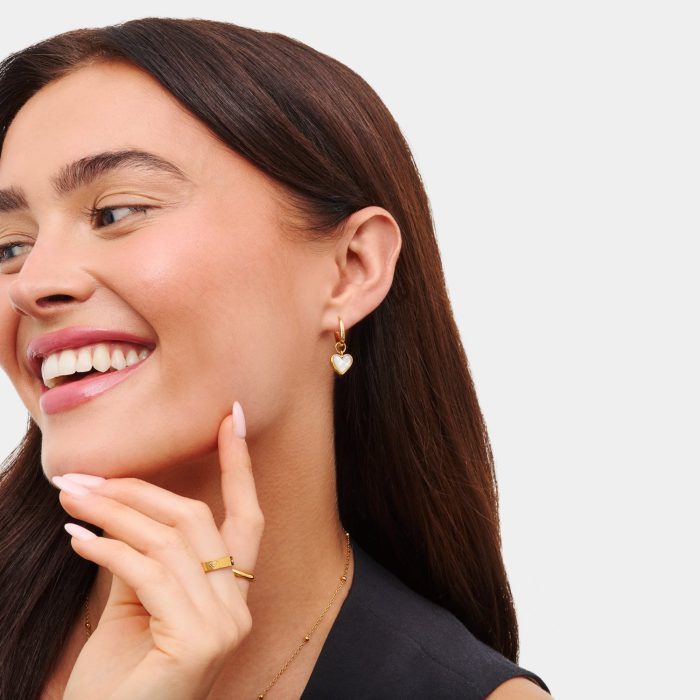 117_WhiteQuartzHeartHuggieEarrings_Gold_0033