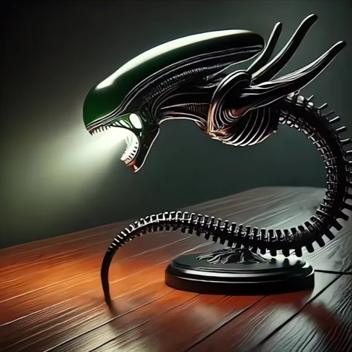 Lampe de Bureau Alien Sci-Fi en Résine pour un Éclairage Menaçant Lampes Electro Paris Prédateur